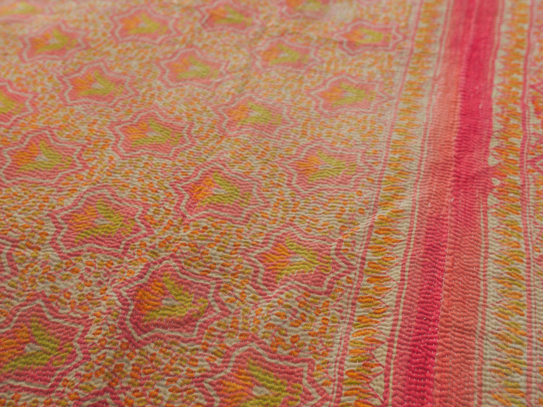 Kantha couvre -lit  en coton recycle, rose